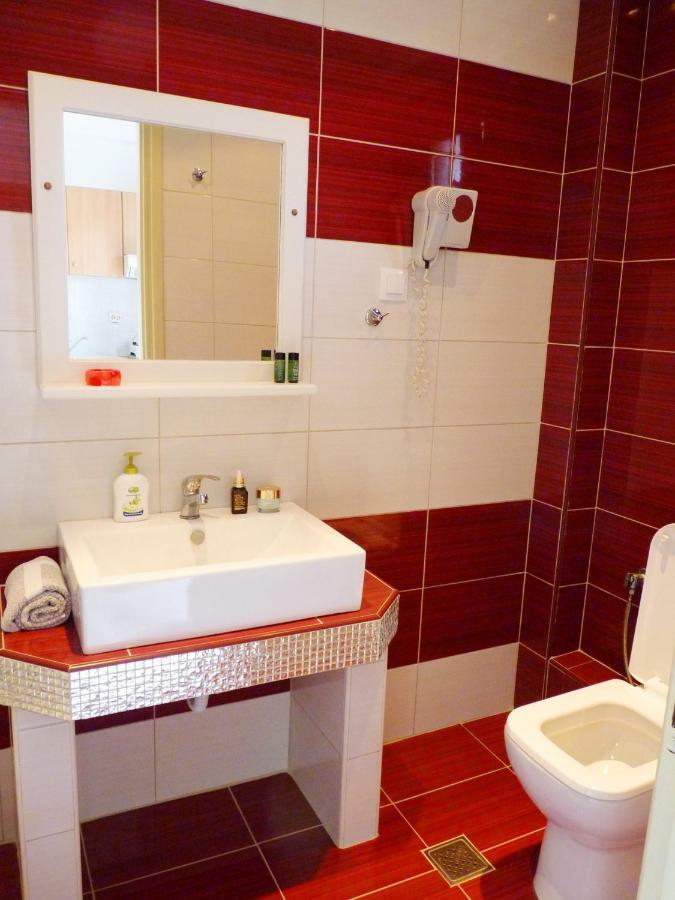 Yannis Apartments Afytos Exterior photo