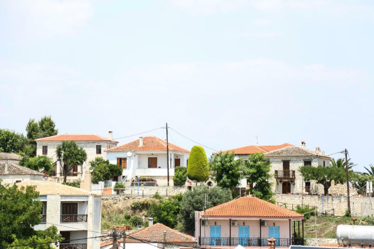 Yannis Apartments Afytos Exterior photo