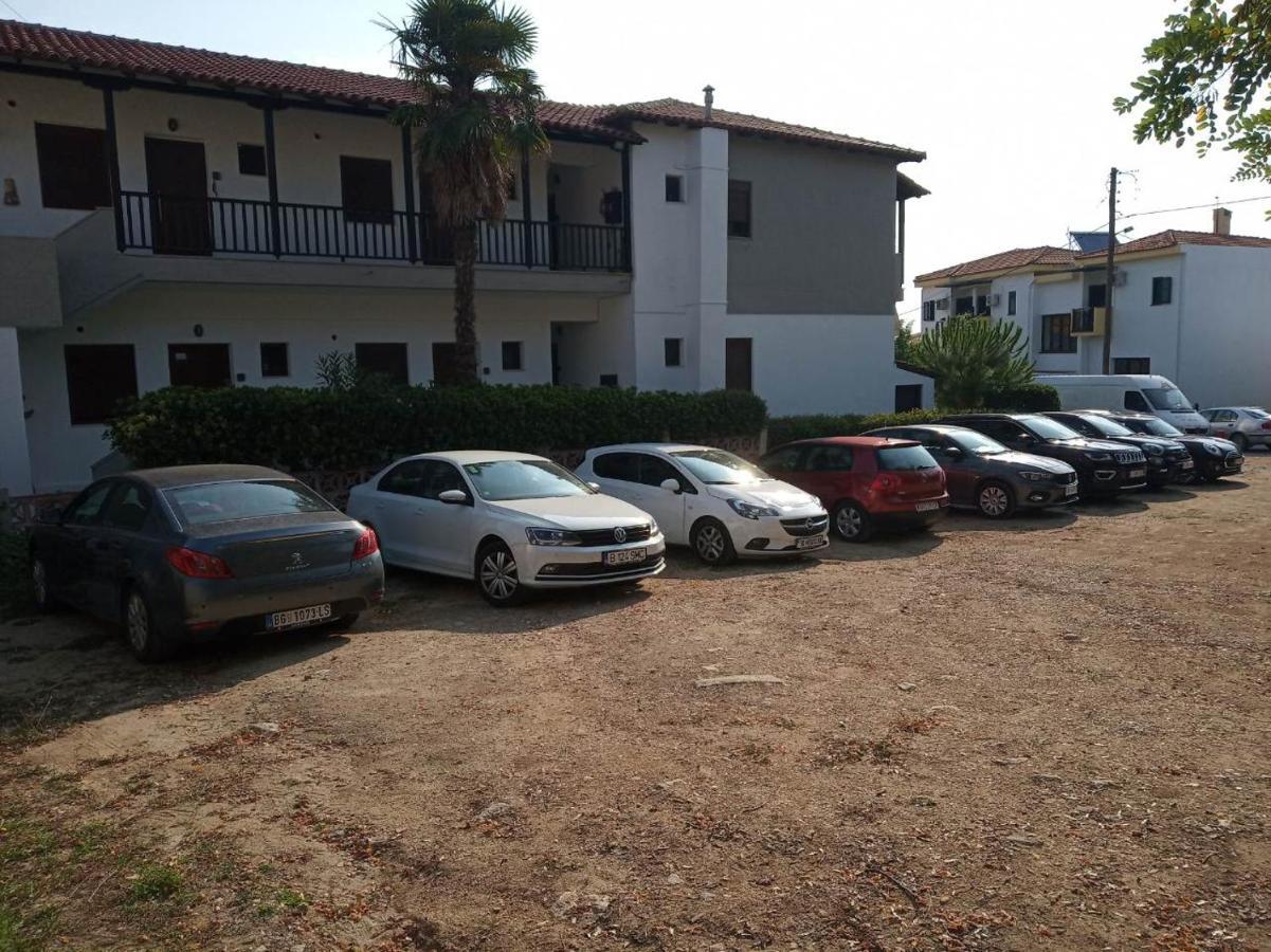 Yannis Apartments Afytos Exterior photo